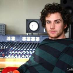 Басист Coldplay создает арт-проект