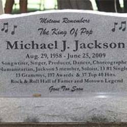 Охрану могилы Майкла Джексона усилят по просьбе родственников