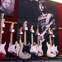Eric Clapton выставил свои гитары на аукцион