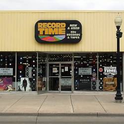 Легендарный магазин Record Time закрывает свои двери