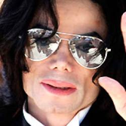 Перчатки Майкла Джексона проданы с аукциона за невероятную сумму