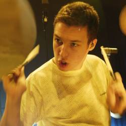 Барабанщик Arctic Monkeys готовит сольный проект