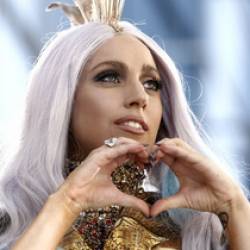 Леди Гага получила награду MTV за лучшее видео года
