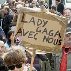 Леди Гага отложила концерты в Париже из-за забастовок
