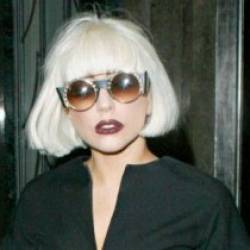 Lady GaGa скупает старые фотографии