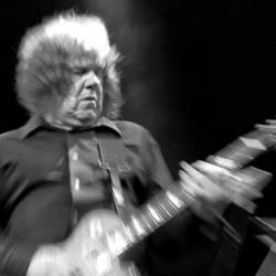 Умер гитарист Гари Мур