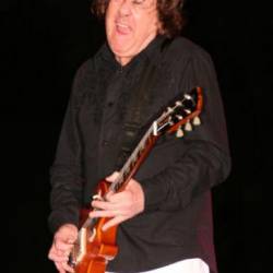 Сегодня легендарному гитаристу Гэри Муру исполнилось бы 59 лет